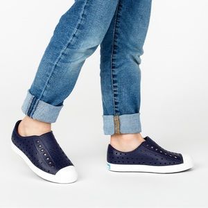 Native Jefferson Child light rubber shoes C9, 3/4 yo